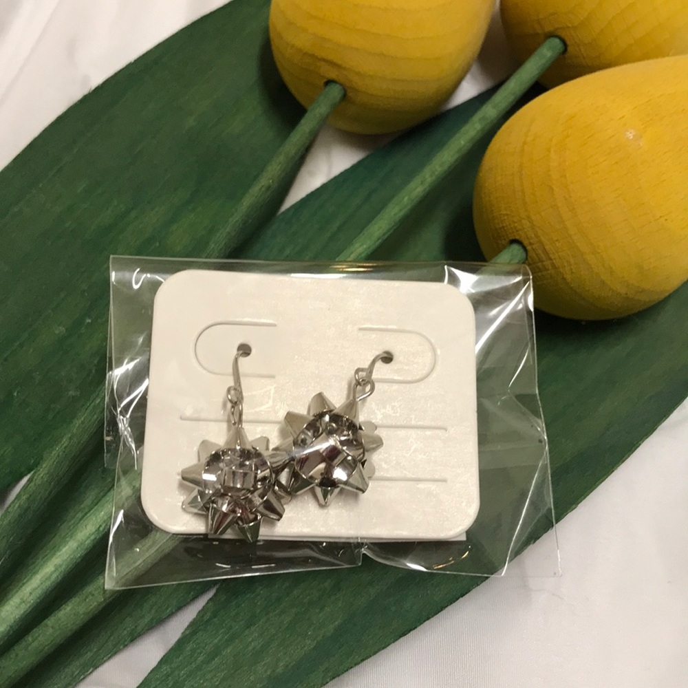 Silver colored bow earrings